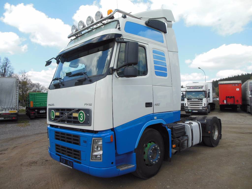 Used Volvo FH12 420 tractor Units Year 2005 Price