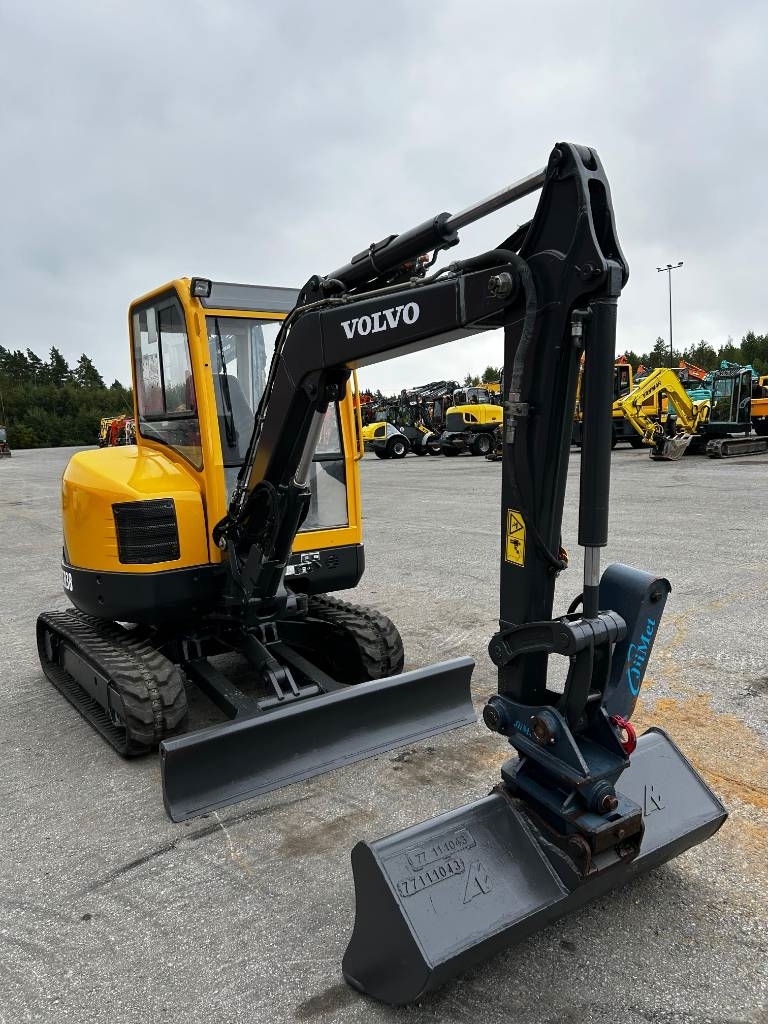 volvo-ecr-38-kallistuva-liitin,06807fa2