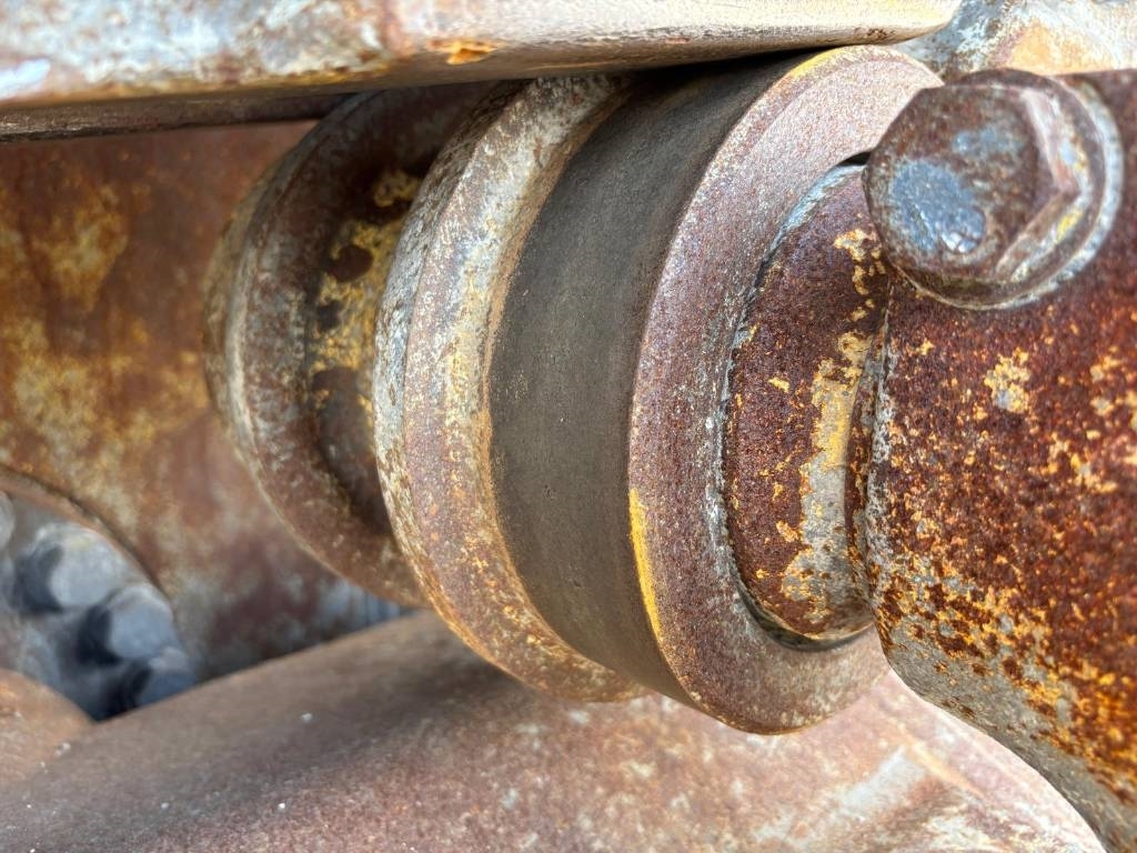 Komatsu D 155 AX-6 (c/w REMOTE CONTROL)