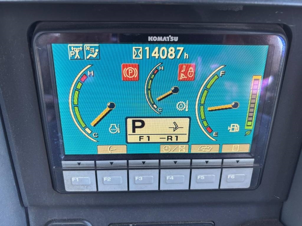 Komatsu D 155 AX-6 (c/w REMOTE CONTROL)