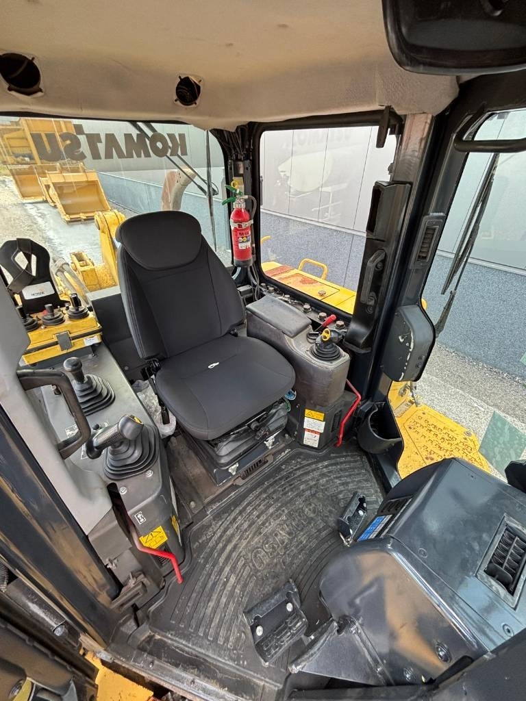Komatsu D 155 AX-6 (c/w REMOTE CONTROL)