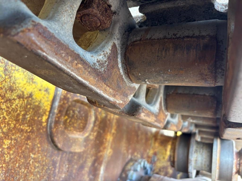 Komatsu D 155 AX-6 (c/w REMOTE CONTROL)