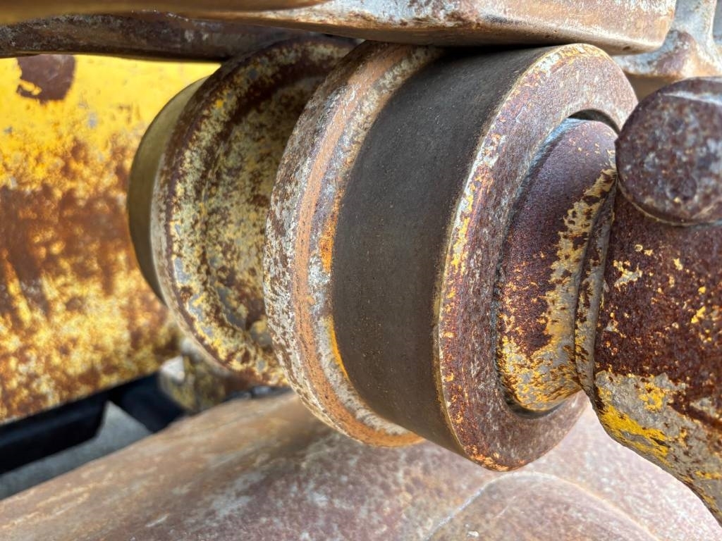 Komatsu D 155 AX-6 (c/w REMOTE CONTROL)