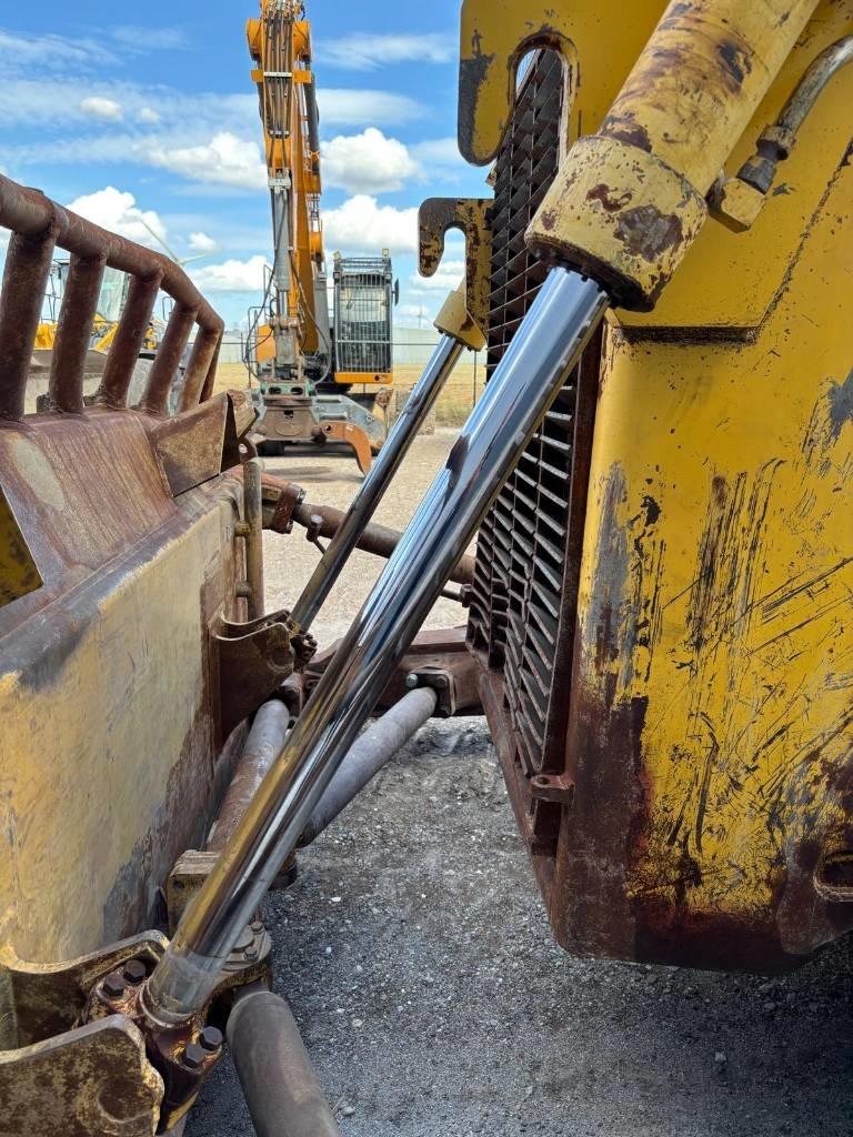 Komatsu D 155 AX-6 (c/w REMOTE CONTROL)