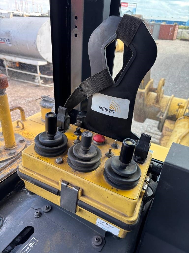 Komatsu D 155 AX-6 (c/w REMOTE CONTROL)