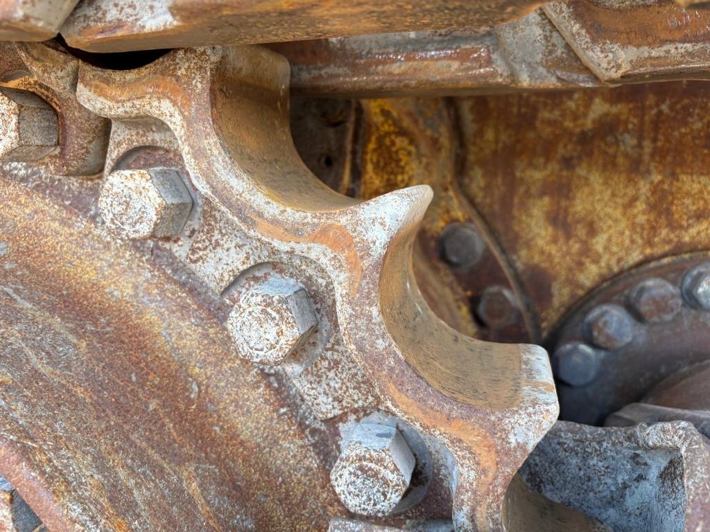 Komatsu D 155 AX-6 (c/w REMOTE CONTROL)