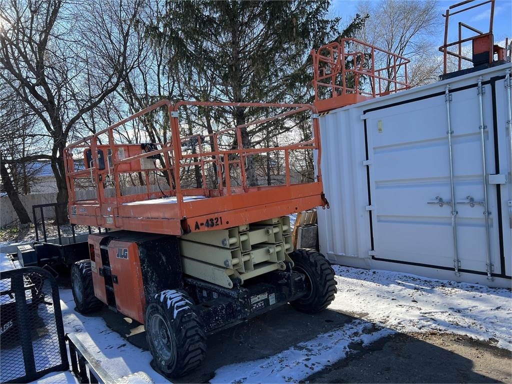 JLG 330LRT