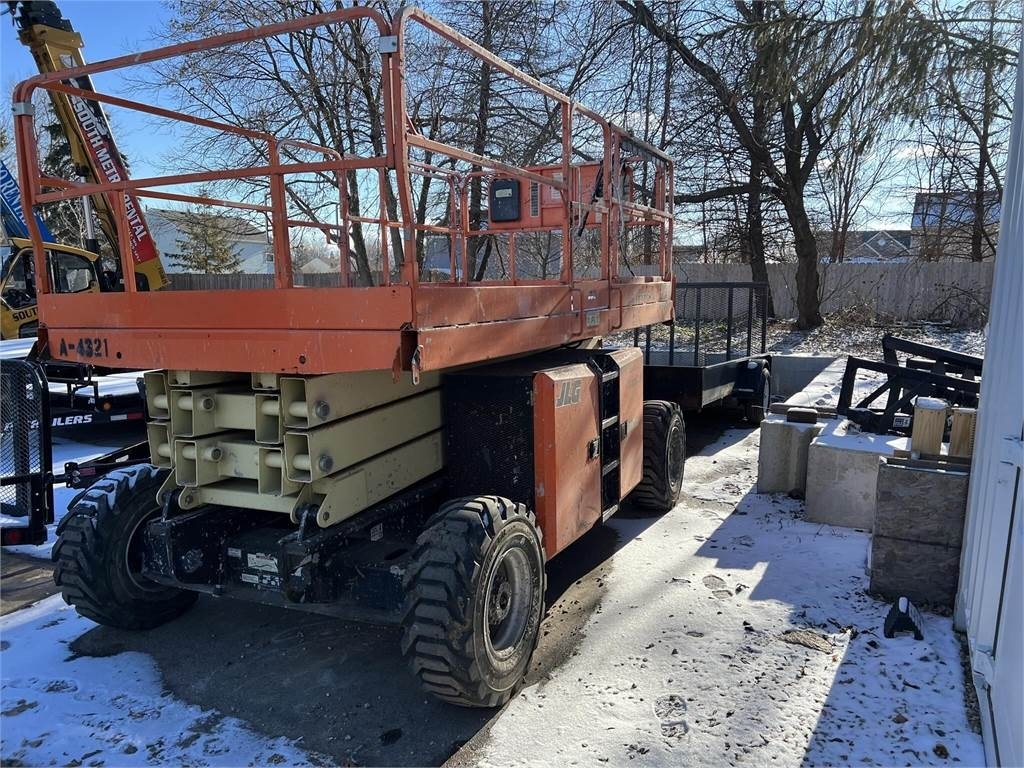 JLG 330LRT
