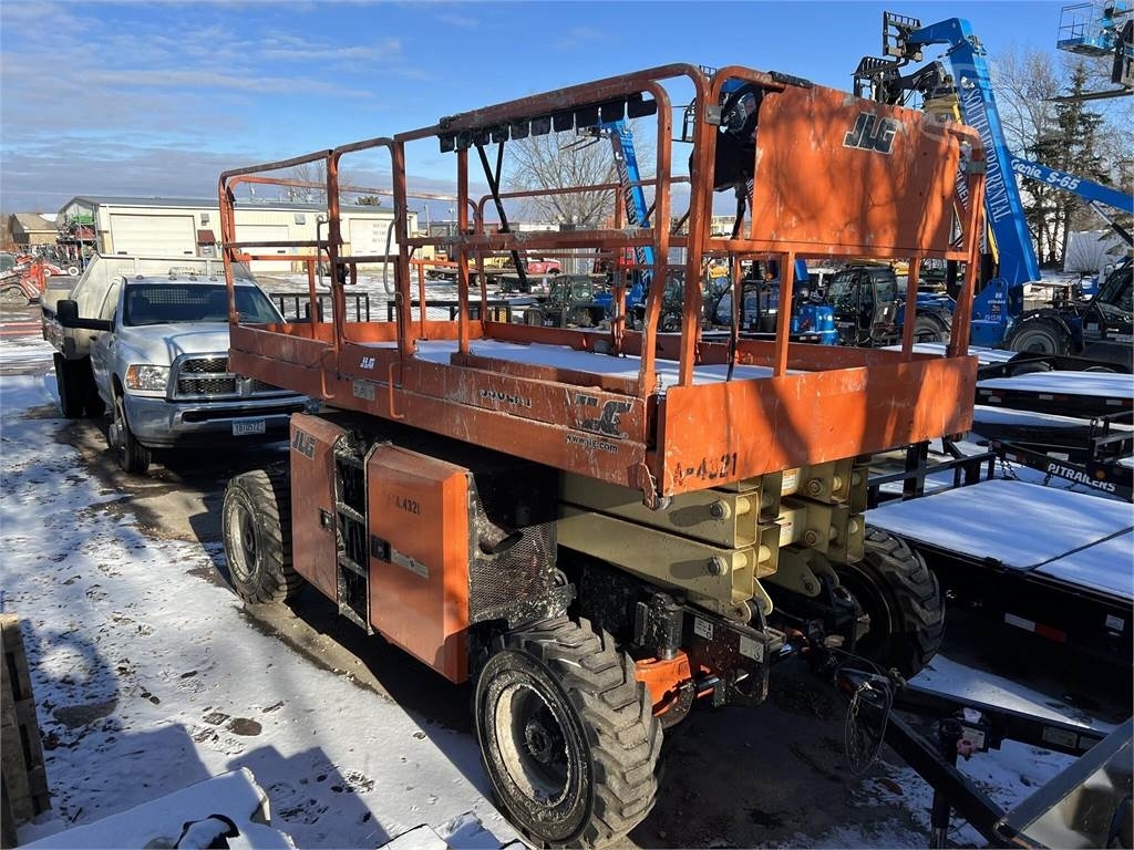 JLG 330LRT