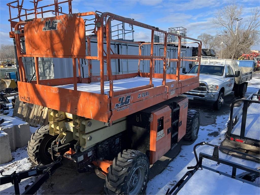 JLG 330LRT