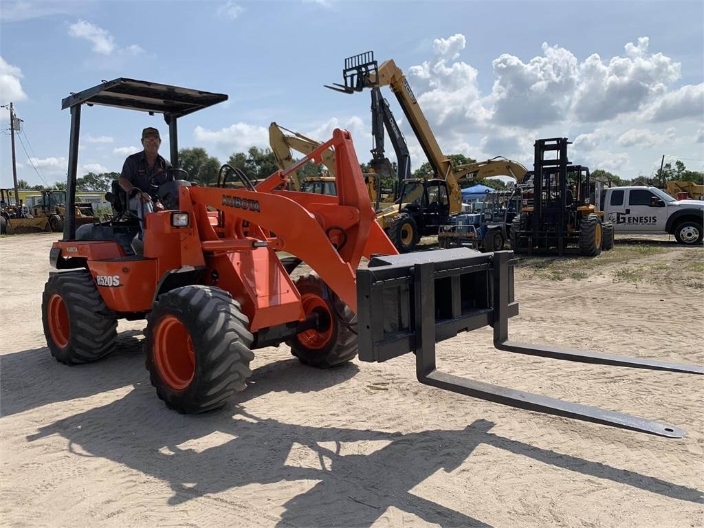 Kubota R520