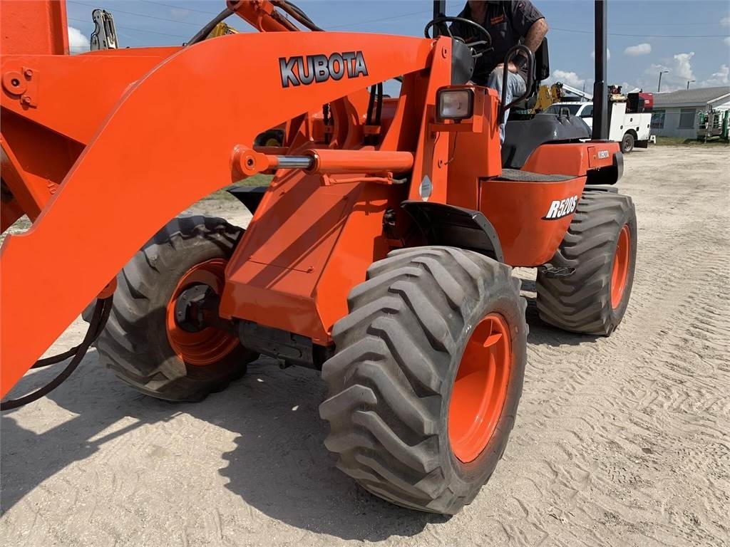 Kubota R520