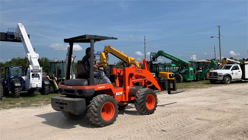 Kubota R520