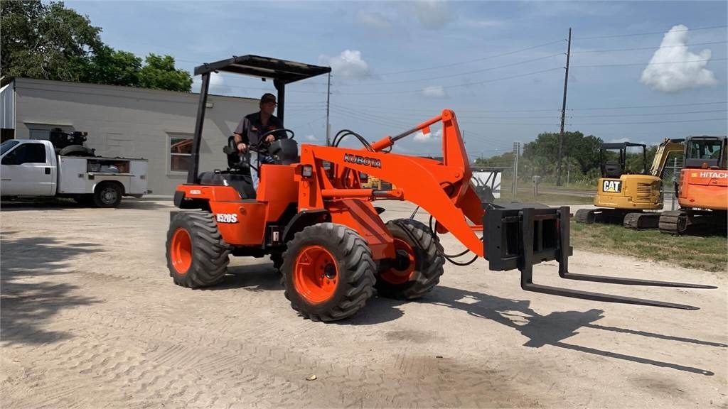 Kubota R520