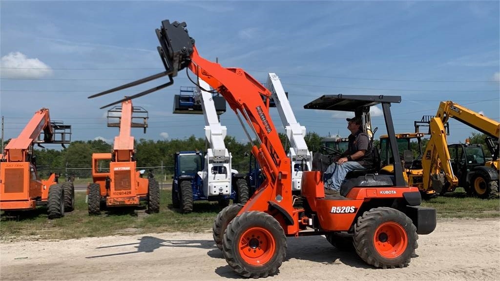 Kubota R520