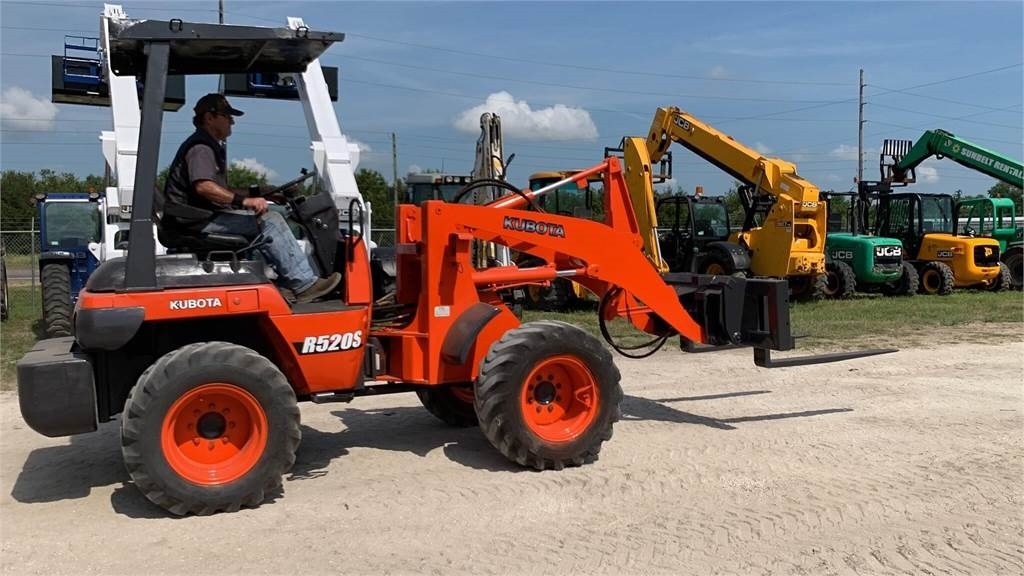 Kubota R520