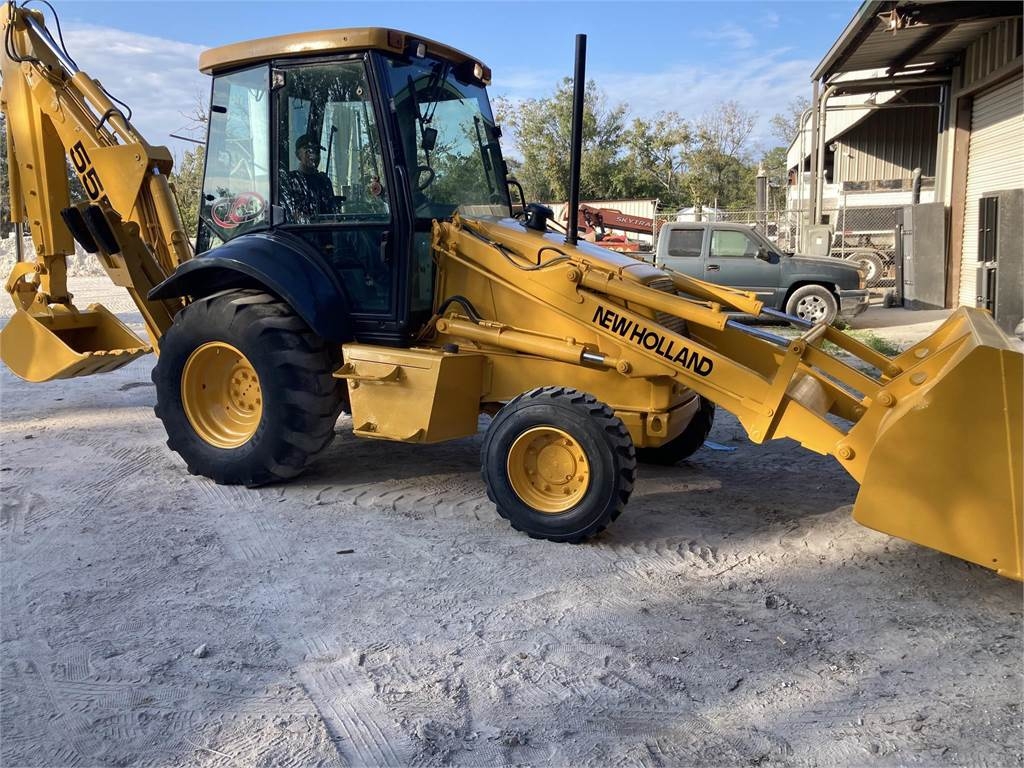 New Holland 555E