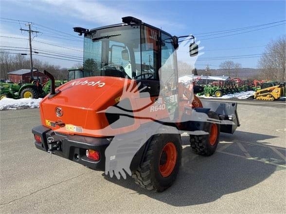 Kubota R640