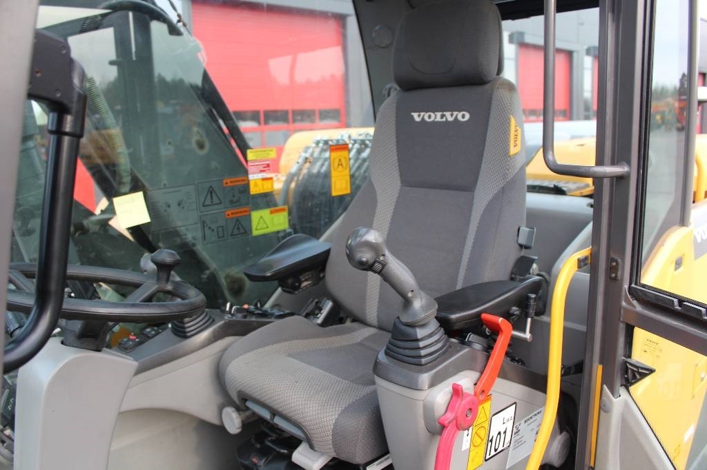 volvo-ew-140-d-pyorittaja-karr,428a531c