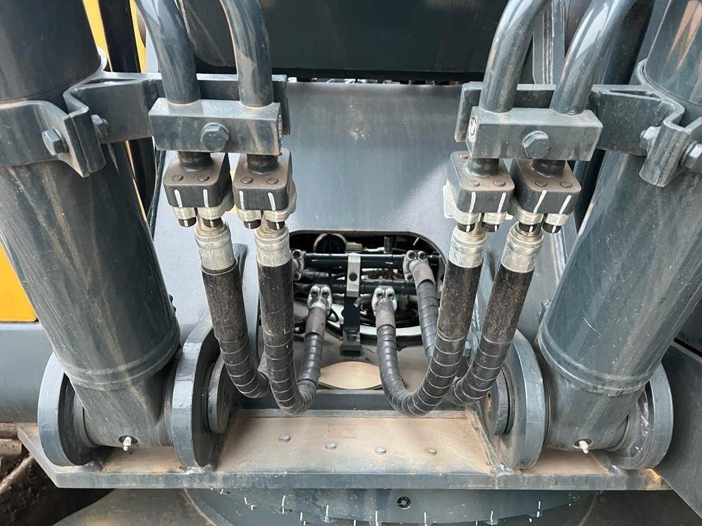 Hyundai R 210 (New / Non CE Certified)