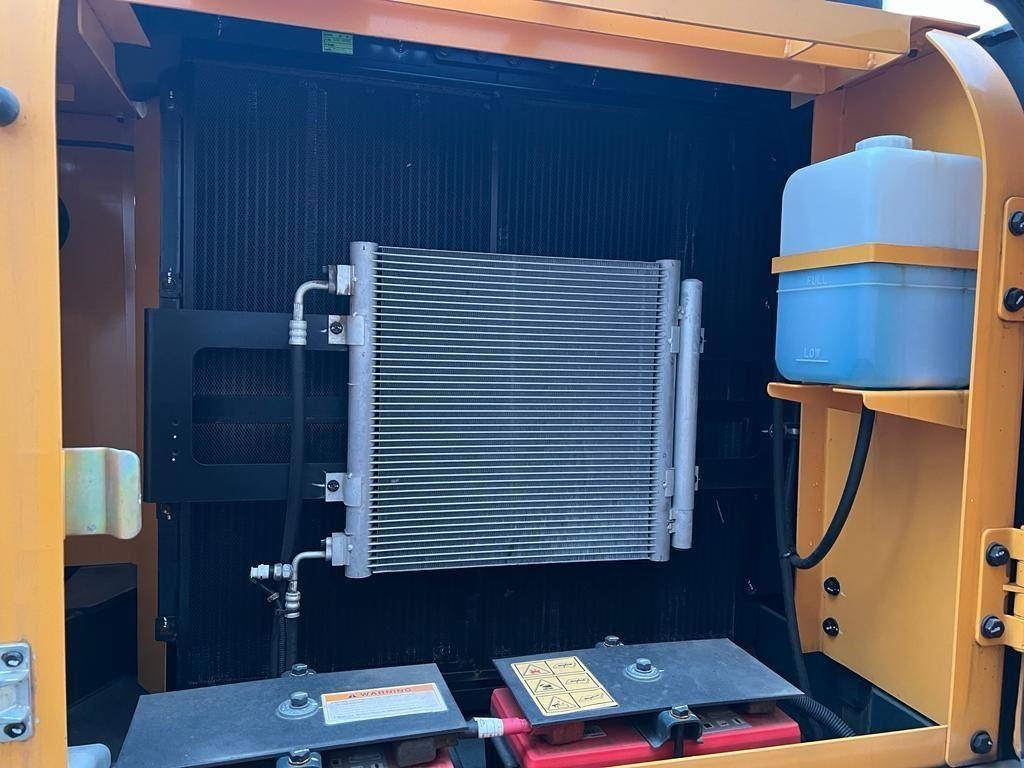 Hyundai R 210 (New / Non CE Certified)