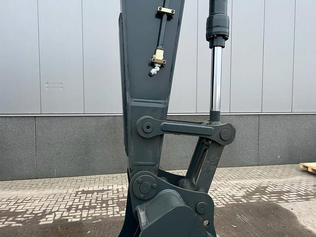 Hyundai R 210 (New / Non CE Certified)