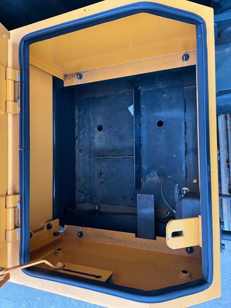 Hyundai R 210 (New / Non CE Certified)