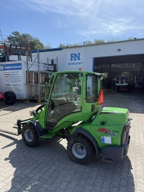 Avant Kompaktlader 755 i