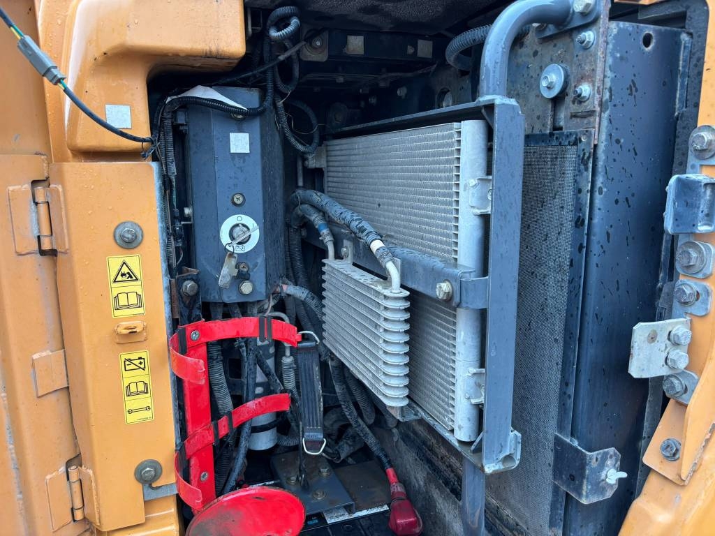 case-cx-75-engcon-5-tyolaitett,b3acdcbb