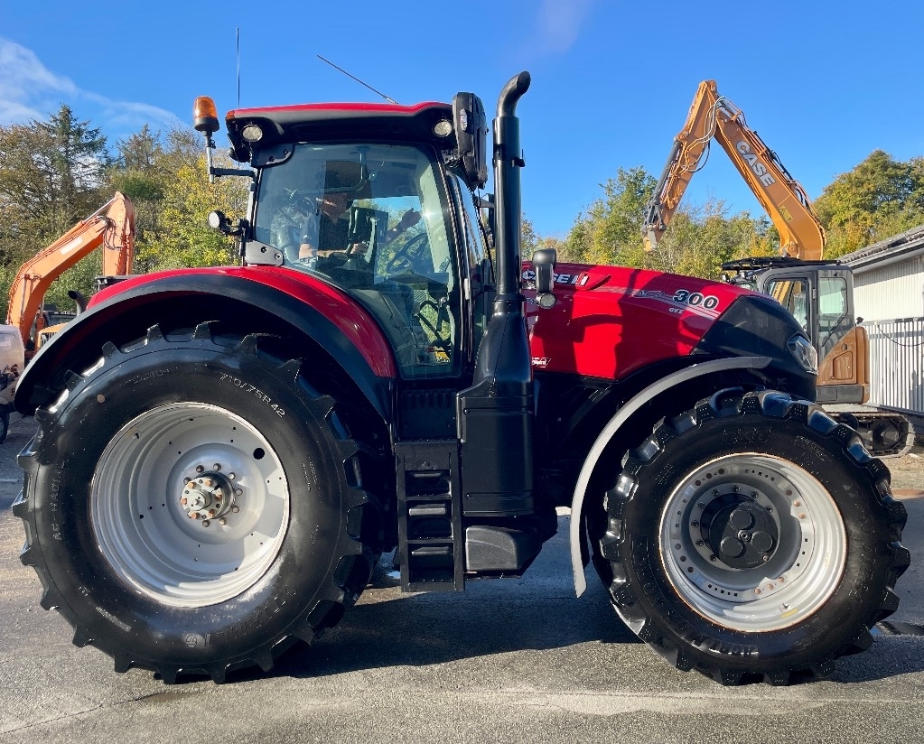 Case IH OPTUM 300 CVX