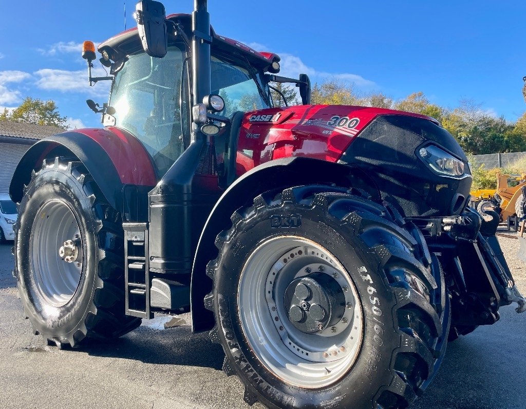 Case IH OPTUM 300 CVX