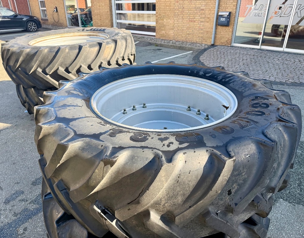 Mitas HC70 + AC85 4.80/70 R34 + 520/85 R46