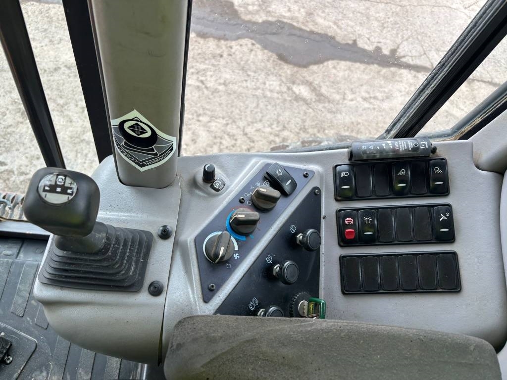 Volvo G 946 AWD (CE Certified / New Engine)