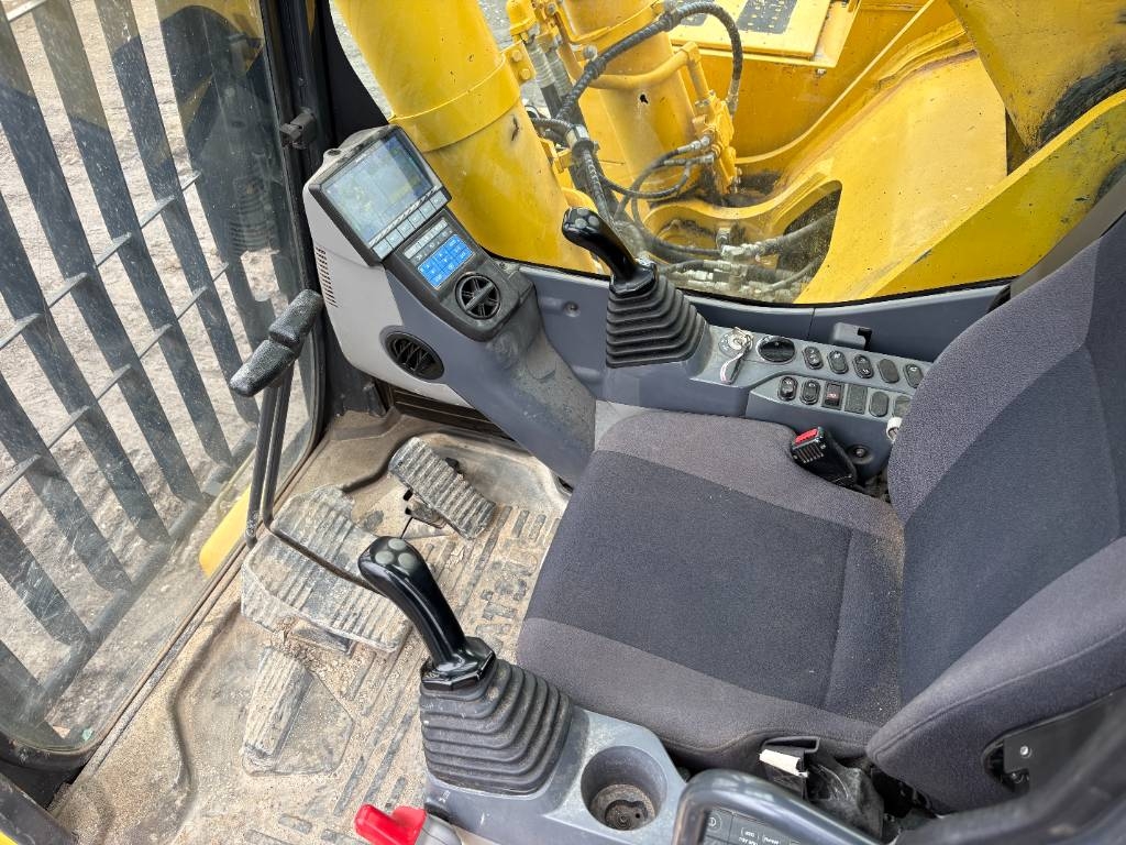 Komatsu PC700LC-11