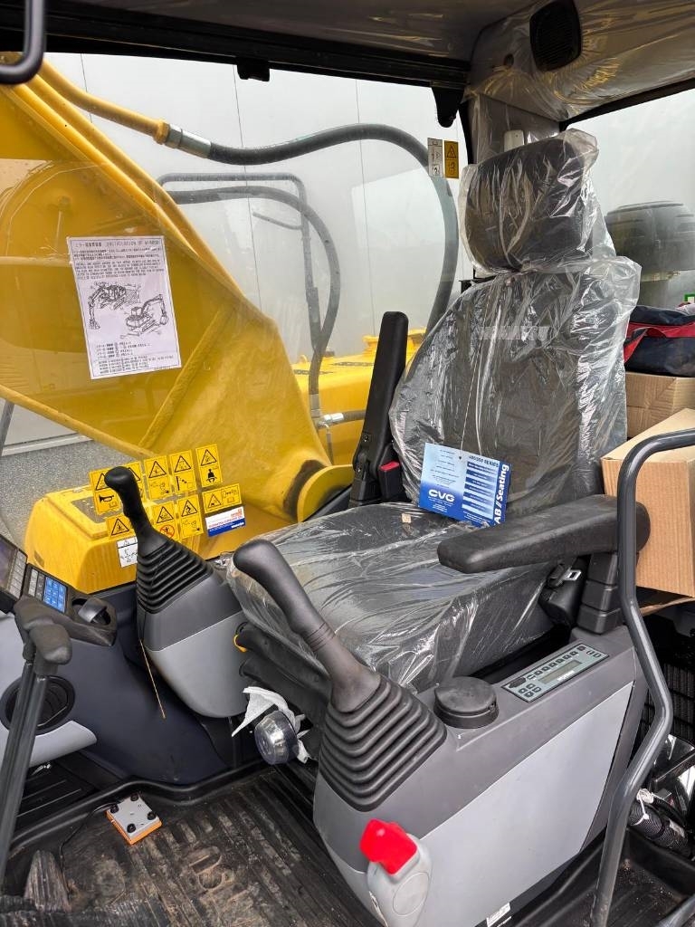 Komatsu PC 210-10M0 (New / Non CE Certified)