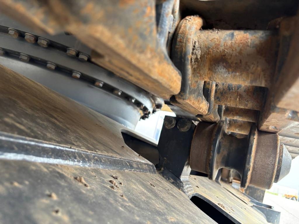 Komatsu PC 210-10M0 (New / Non CE Certified)