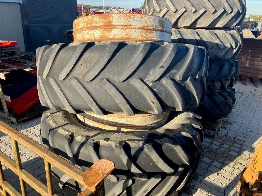 Michelin 540/65-38