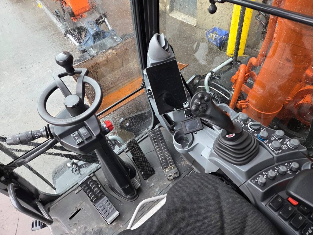hitachi-zx-135-w-7-pyorittaja,30d30848