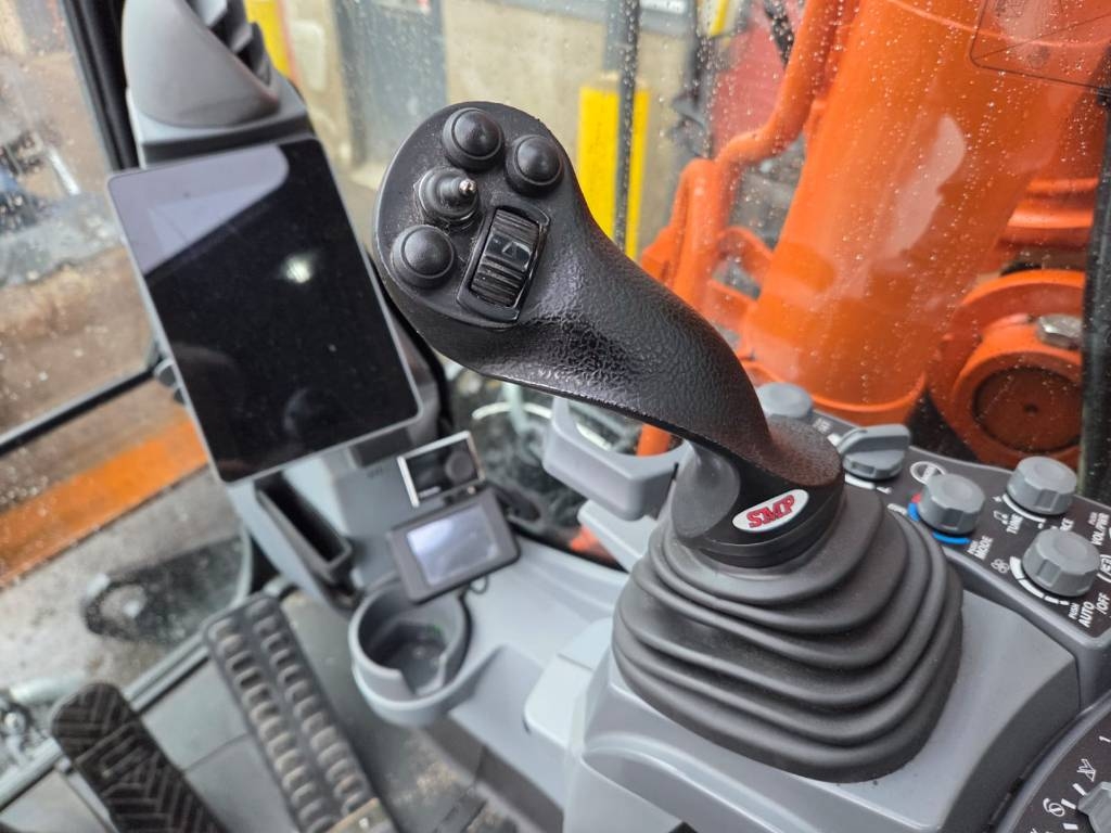 hitachi-zx-135-w-7-pyorittaja,3c5036d7