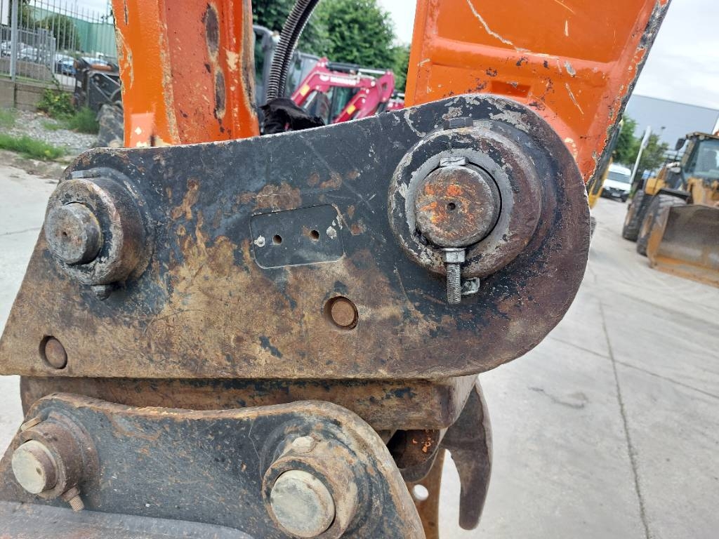Hitachi ZX210LC-6