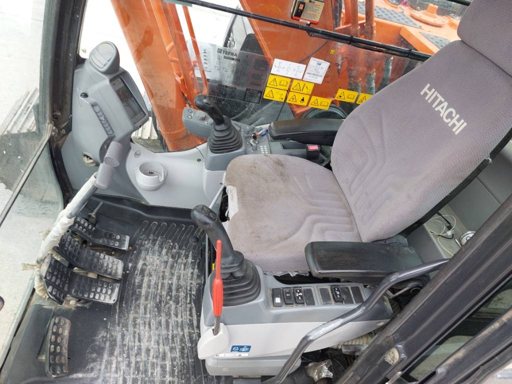 Hitachi ZX210LC-6