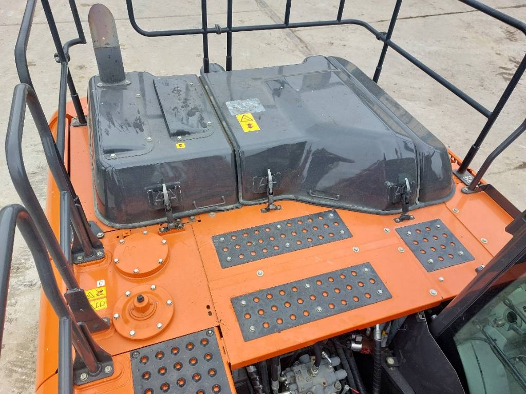 Hitachi ZX210LC-6