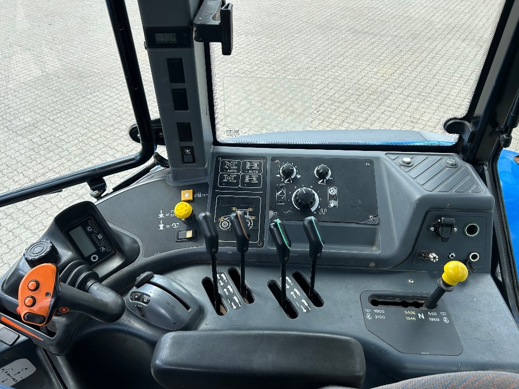 New Holland TM 140