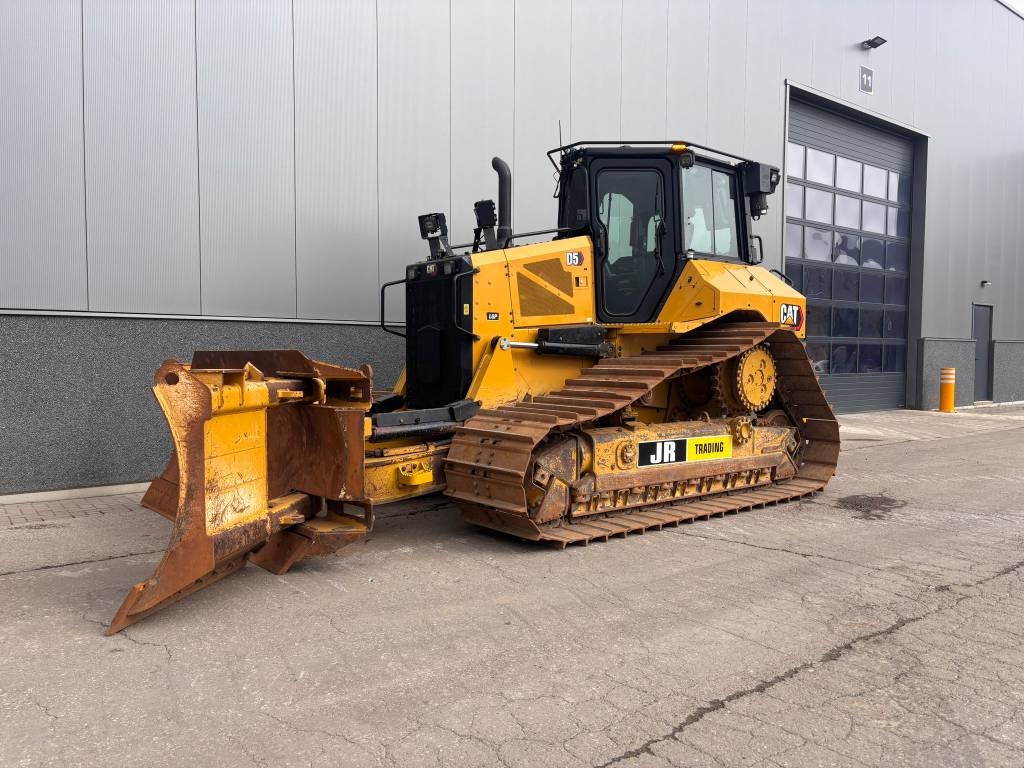 CAT D 5 LGP (Trimble earthworks / 1569 idle hrs)