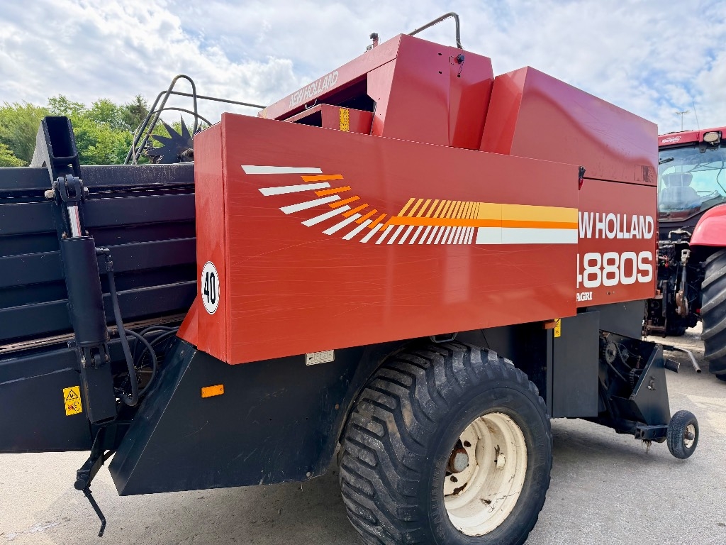 New Holland 4880 S