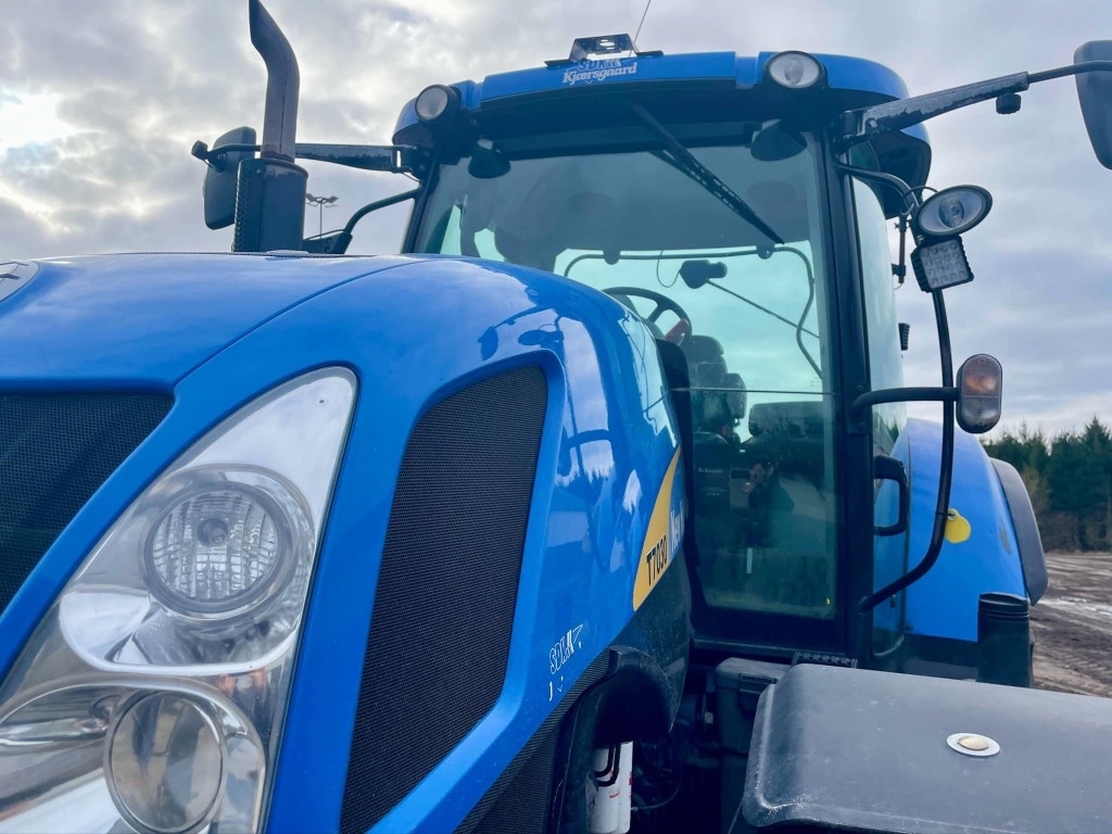 New Holland T 7030