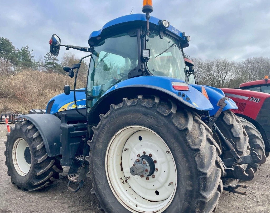 New Holland T 7030