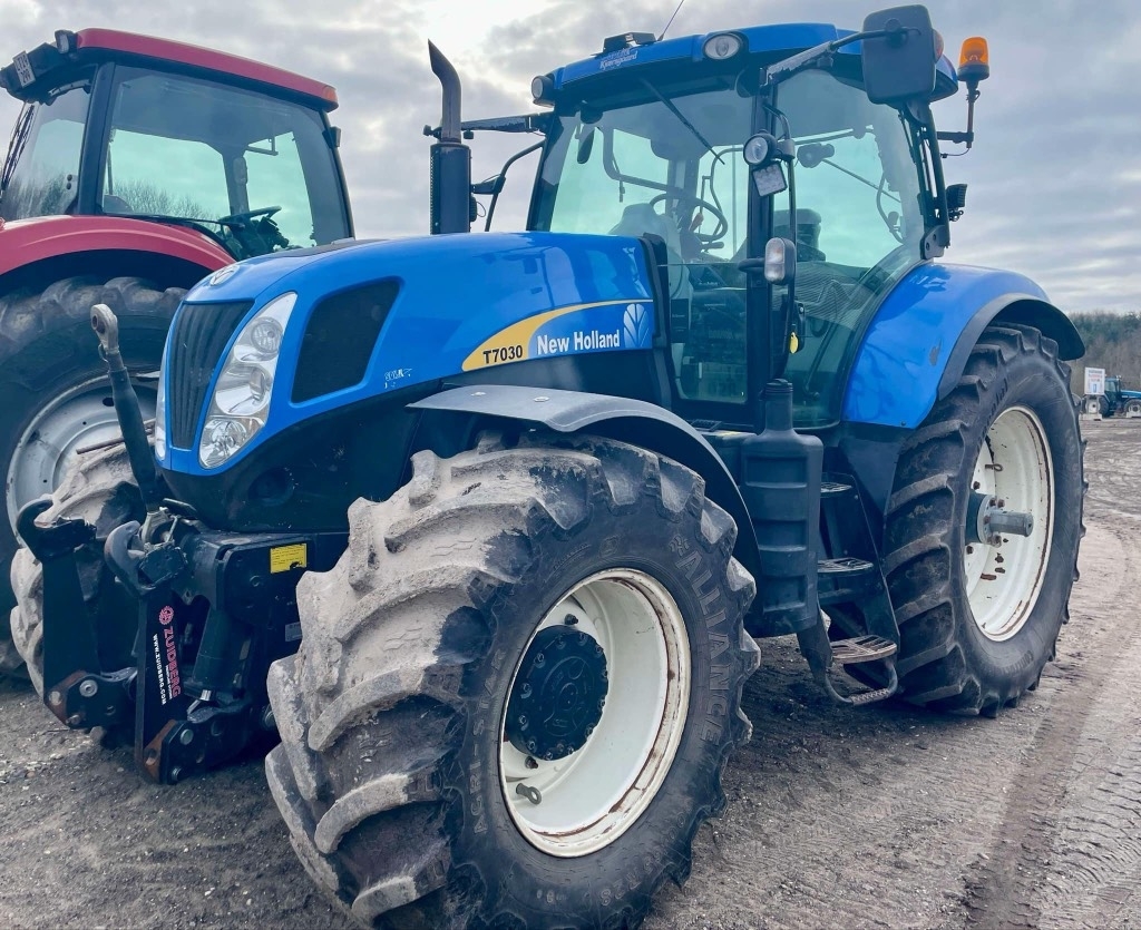 New Holland T 7030