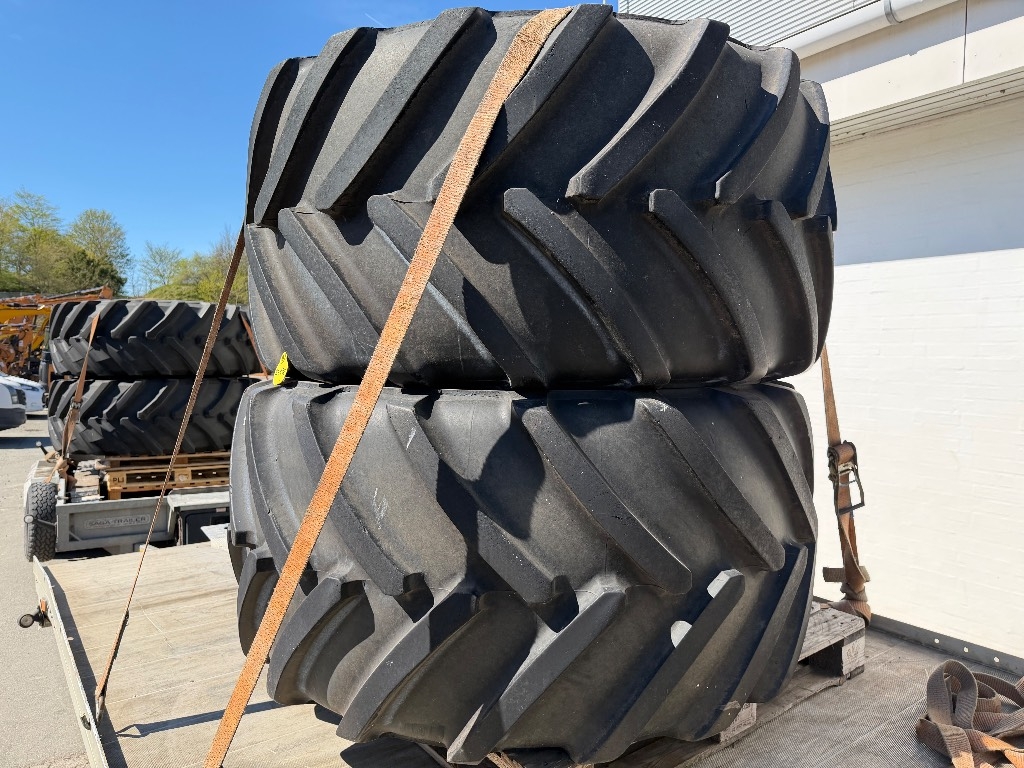 Michelin + Trelleborg 710/55 R30 + 650/75 R38