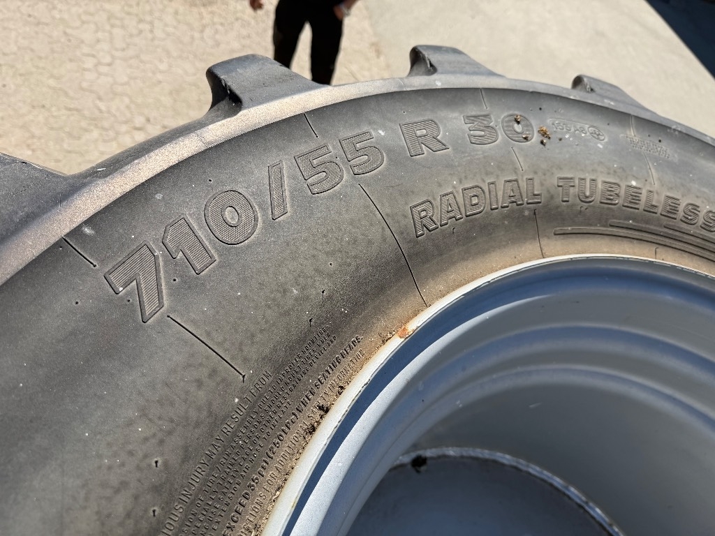 Michelin + Trelleborg 710/55 R30 + 650/75 R38